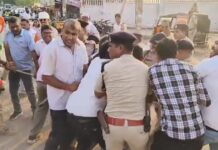 दुर्ग में नाबालिग से दुष्कर्म का मामला, कांग्रेस ने डिप्टी CM का पुतला जलाने की कोशिश की, छीनने में 2 पुलिसकर्मी झुलसे