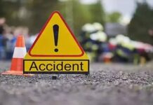 ब्रेकिंग | अभी-अभी _ घाटोली चौक में भीषण सड़क हादसा, ट्रक की चपेट में आने से दो युवकों की मौत, मुआवजे की मांग को लेकर चक्काजाम